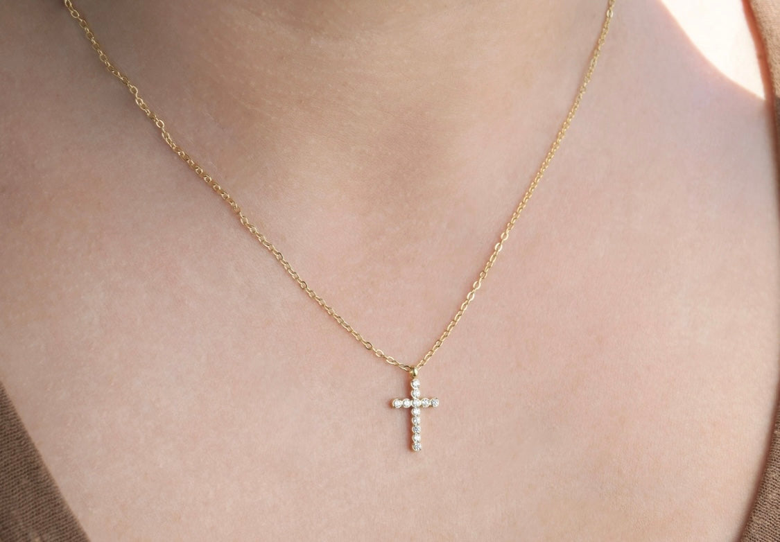 Dainty Cross Necklace stainless steel